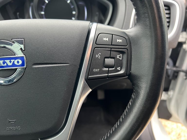 2016 Volvo V40 2.0 D2 SE Lux Nav Euro 6 (s/s) 5dr HATCHBACK Diesel Manual