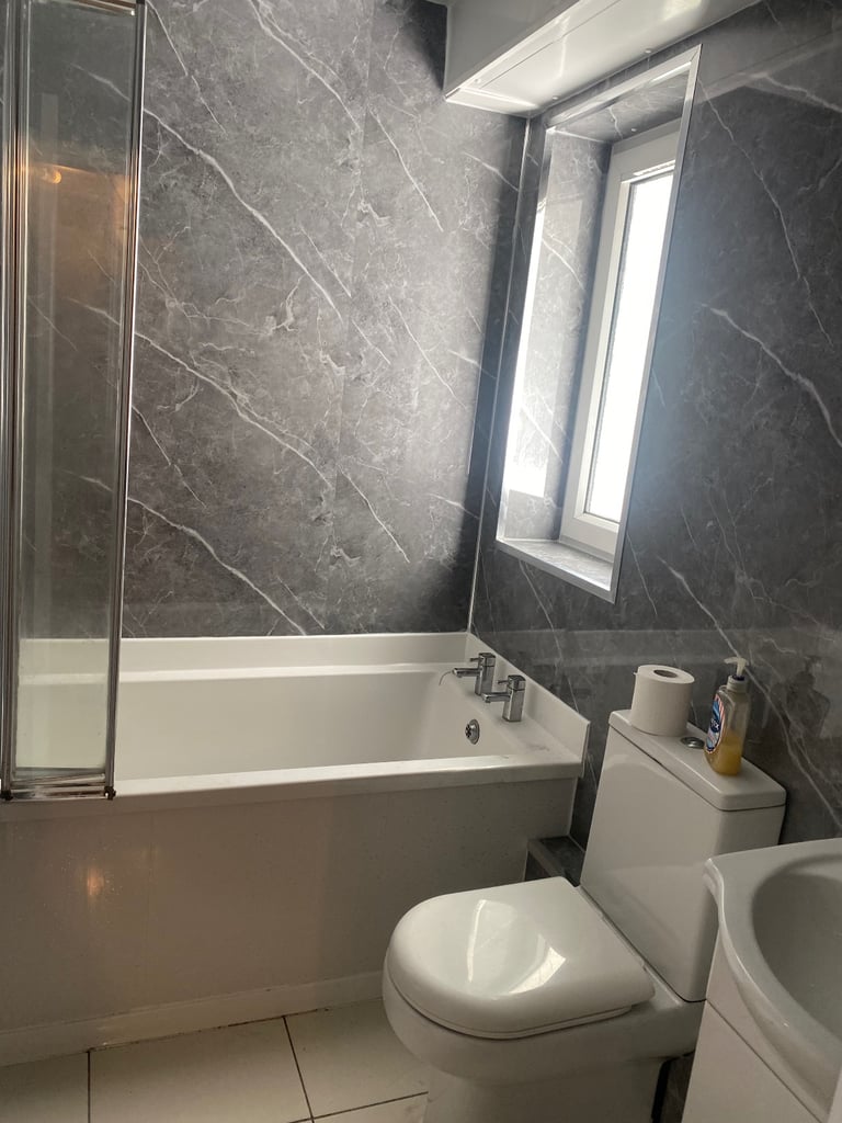 2 bedroom apartment with own garden G53 area 