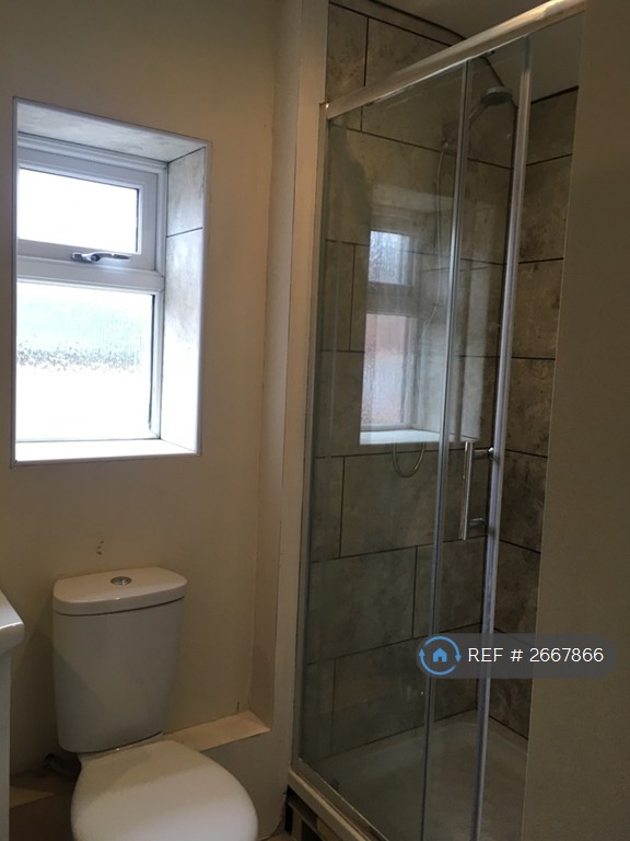 1 bedroom flat in Dimsdale Parade, Newcastle, ST5 (1 bed) (#2667866)