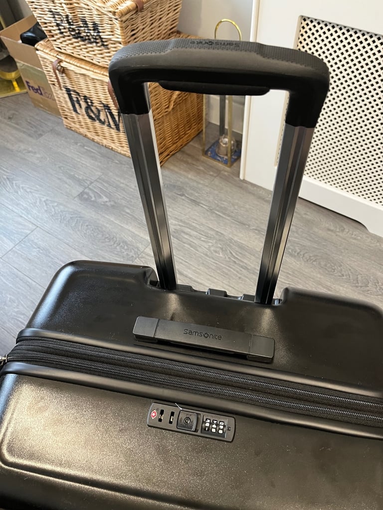 New Samsonite Large suitcase