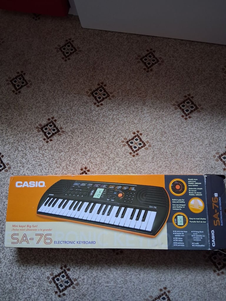 Casio SA 76 Electronic Keyboard