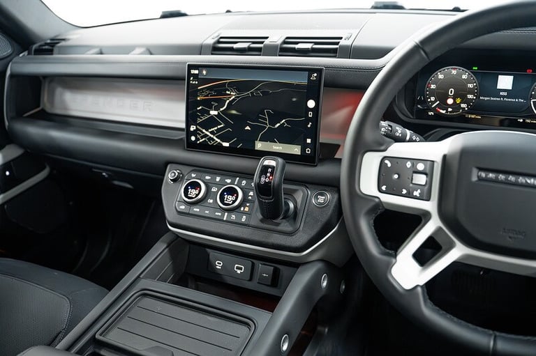 2024 Land Rover Defender 3.0 D250 X-Dynamic HSE 90 3dr Auto ESTATE DIESEL Automatic