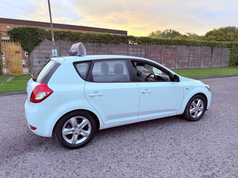 2010 10 KIA CEED 2 1.6 PETROL MANUAL SMART FAMILY MOTOR OCTOBER 2026 MOT 