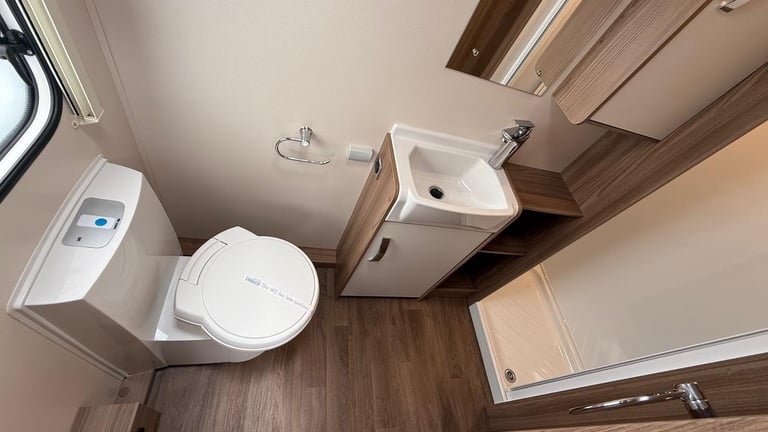 2022 Swift Sprite Major 4 SB Transverse Island Fixed Bed End Washroom