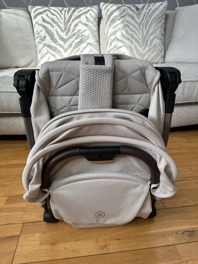 Silver Cross Clic Stroller with rain cover - Almond