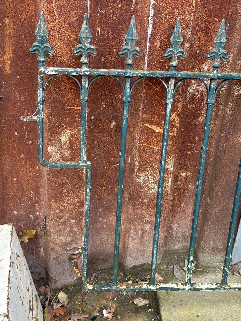 Vintage Cast Iron Garden Railing x4 Pieces
