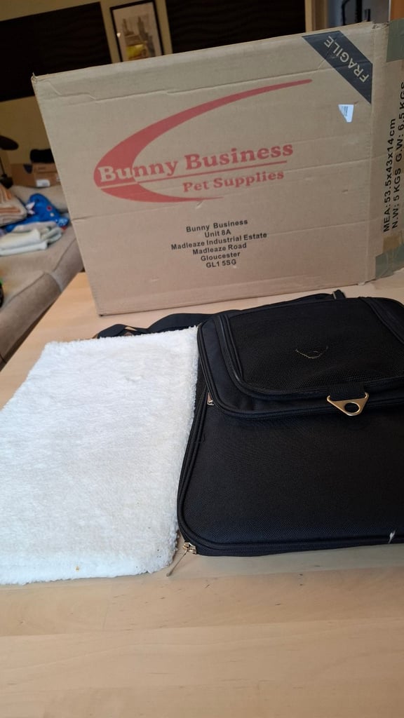 Foldable Pet Carrier Bag – Black (New, without tag)