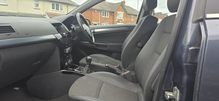 Vauxhall astra 1.8 5dr nissan toyota skoda Volkswagen honda peugeot ford suzuki citroen renault