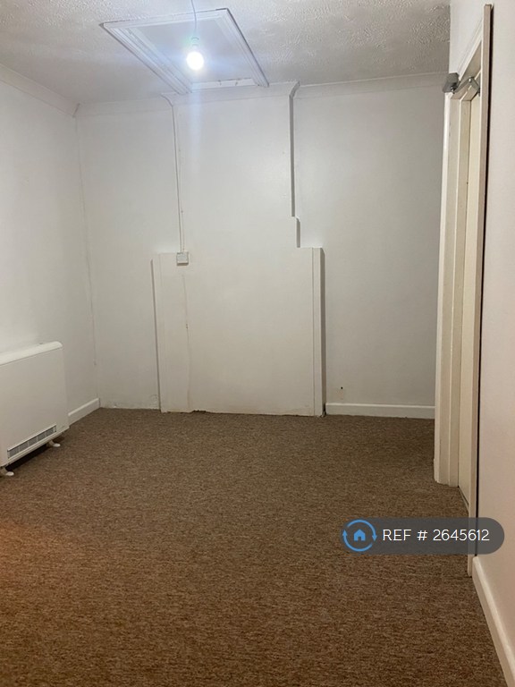 2 bedroom flat in Ivydene, Whitland, SA34 (2 bed) (#2645612)