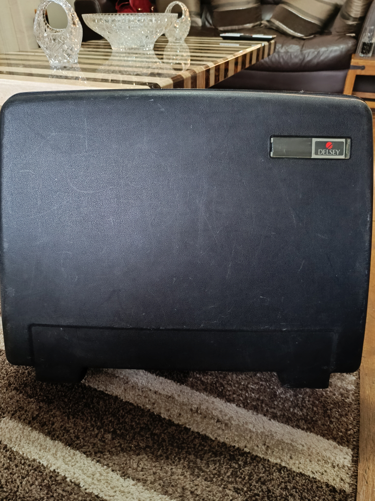 Delsey Medium Suitcase/Luggage 