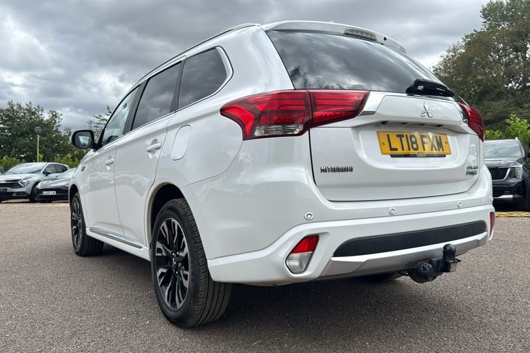  Mitsubishi Outlander PHEV 2.0h 12kwh 4hs Suv 5dr Petrol Plug In Hybrid CVT 4wd