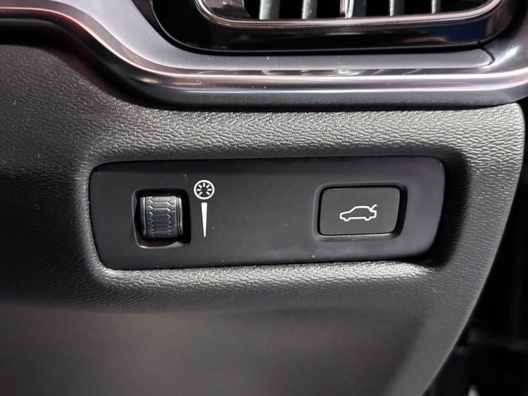 2019 19 VOLVO V60 CROSS COUNTRY 2.0 D4 PLUS ESTATE 5DR DIESEL AUTO AWD EURO 6 (S