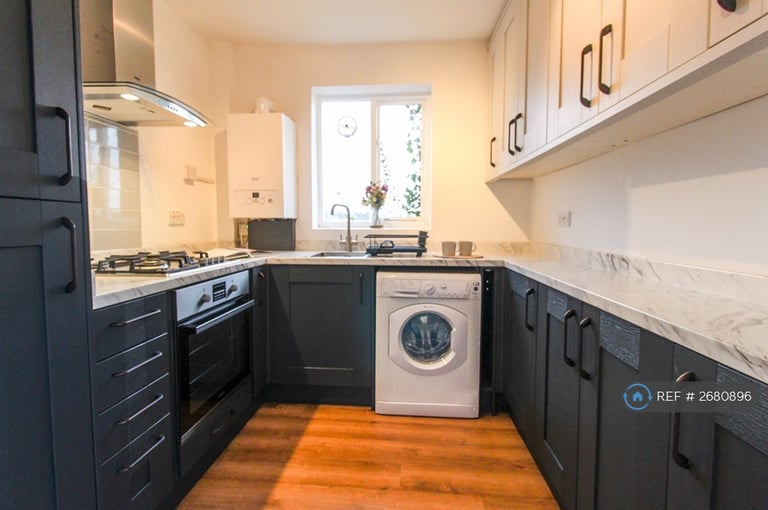 2 bedroom flat in Arundel Court, Nottingham, NG3 (2 bed) (#2680896)