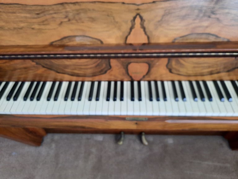 Piano, Berry, 6 octaves