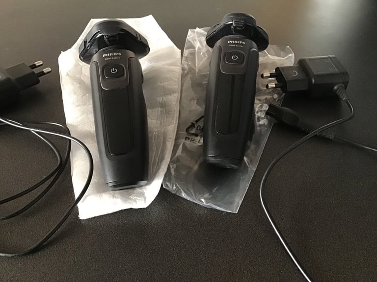 image for MENS ELECTRIC PHILLIPS 5000 WET N DRY SHAVERS X 2.     Used 