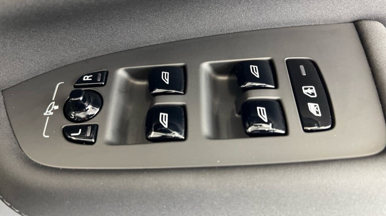2025 Volvo XC90 Ultra, T8 AWD Plug-in hybrid, Dark, 7 Seats (BLIS, Panoramic Sunroof) Estate Petr...