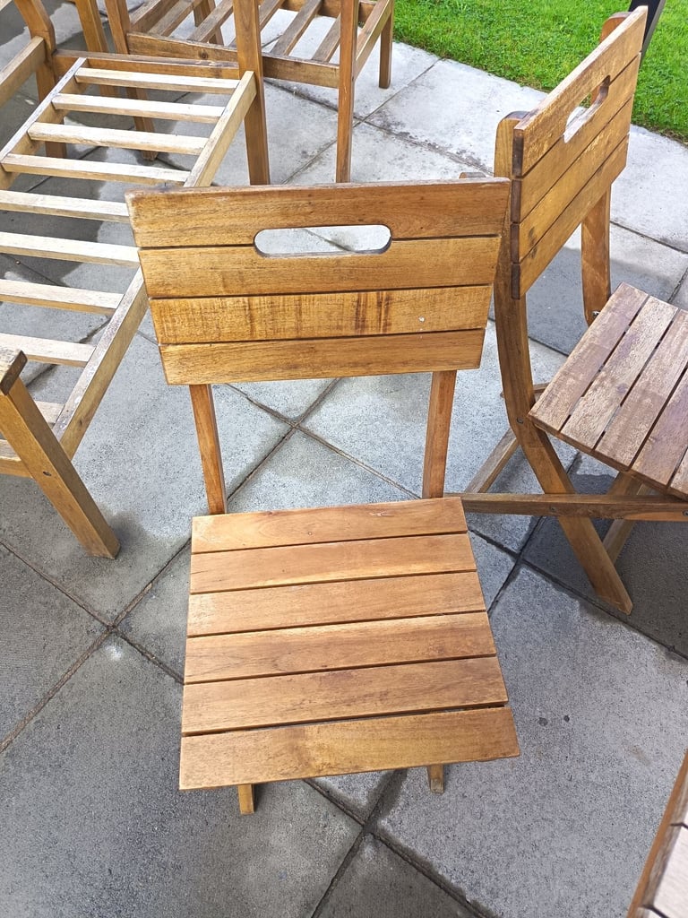 Garden Furniture Set - 6 Chairs & Table - Good Condition