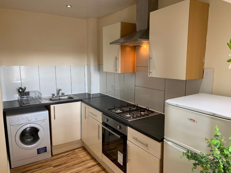 3 bedroom flat in Argyle Street, Finnieston, Glasgow, G3 8TD