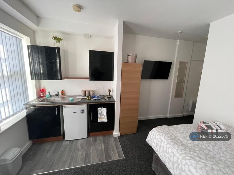 Studio flat in Quebec Street, Bradford, BD1 (#2622576)