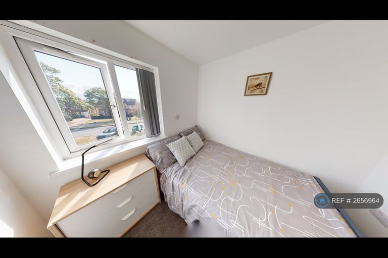 8 bedroom house in Charter Avenue, Coventry, CV4 (8 bed) (#2656964)