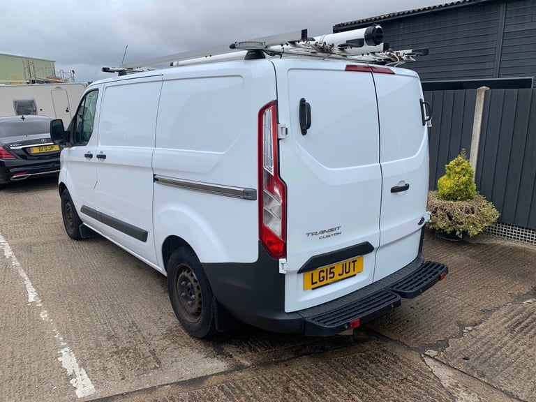 FORD TRANSIT CUSTOM 2.2 TDCi 100ps ECOnetic 310 FWD L1H1 SWB LOW ROOF PANEL VAN