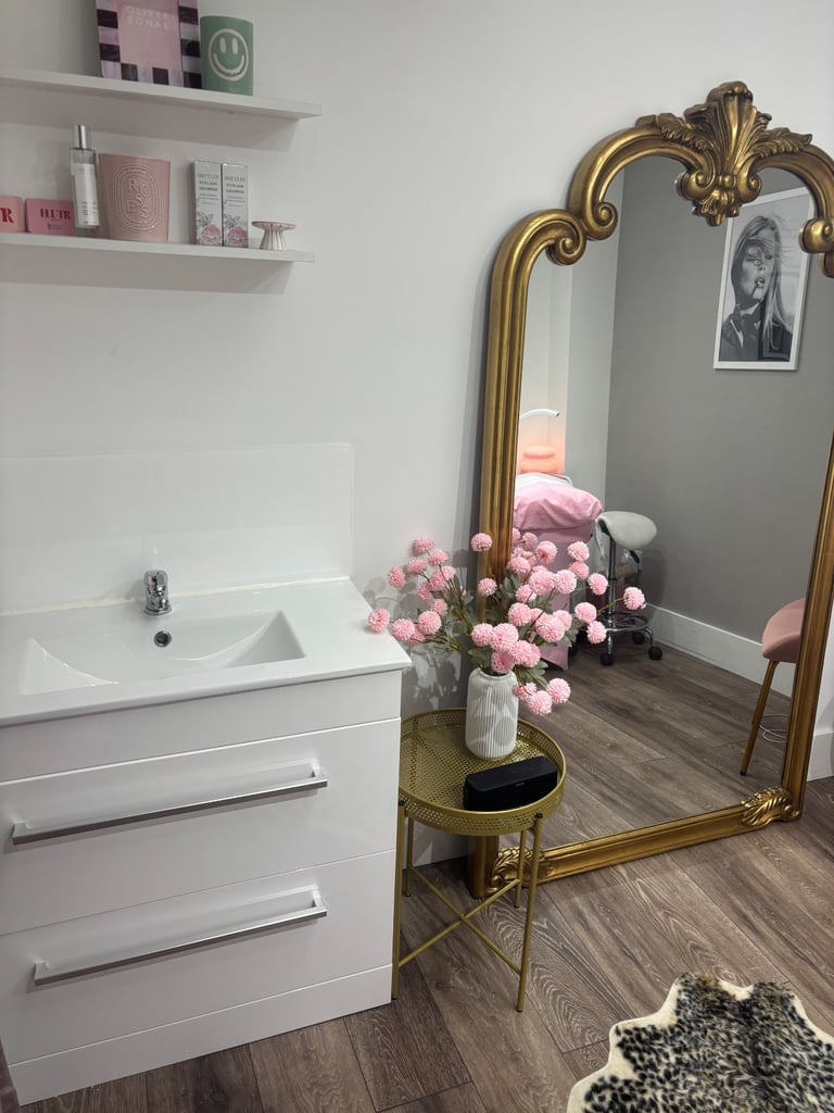 Beauty room to rent 