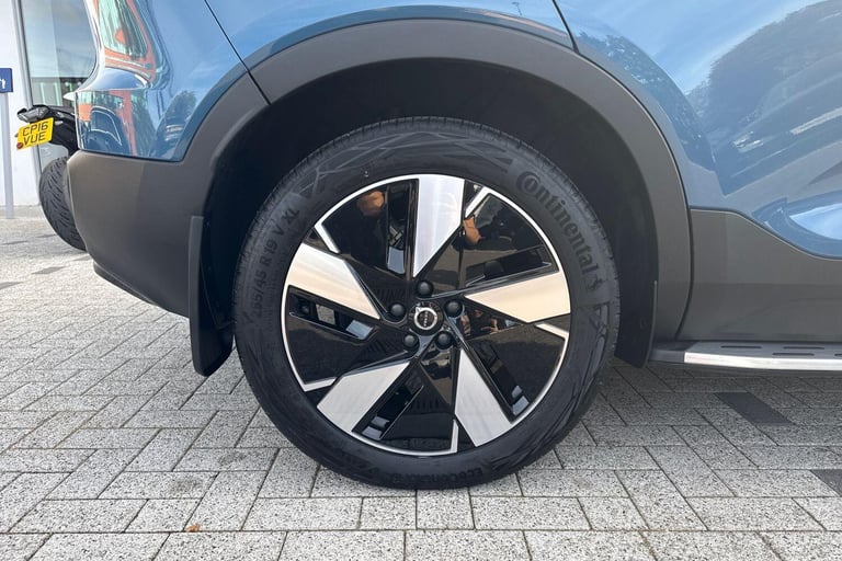 2025 Volvo EX40 185kW Extended Range Plus 78kWh 5dr Auto ESTATE ELECTRIC Automatic