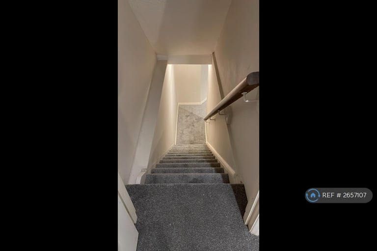 2 bedroom flat in Church Road, Guildford, GU1 (2 bed) (#2657107)