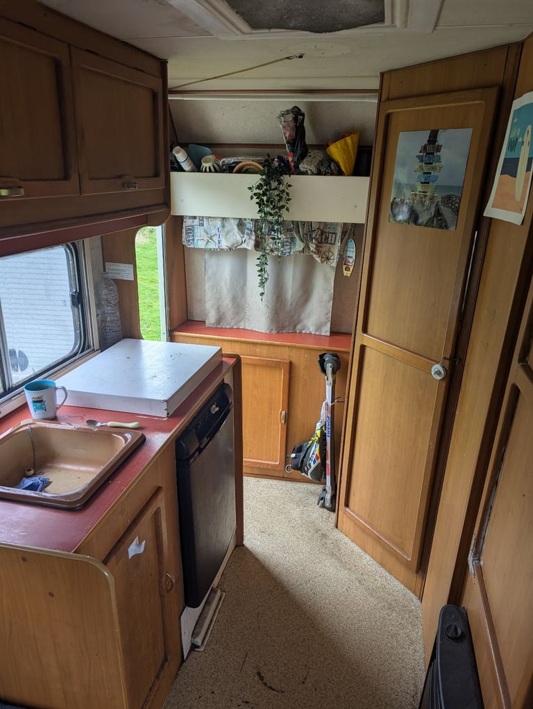 Spacious 6-Berth Motorhome - Ford, TRANSIT 110, 1997, 2500 (cc)