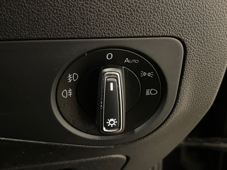 2018 Volkswagen Tiguan 2.0 TDI SE Navigation SUV 5dr Diesel DSG Euro 6 (s/s) (150 ps) ESTATE Dies...