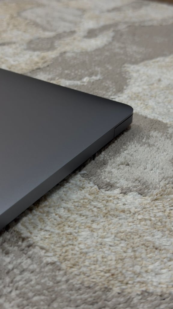 13" Macbook Air (M1) – Excellent Condition