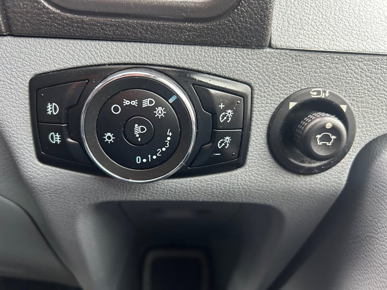 2016 Ford Transit 2.2 TDCi 460 HDT Trend Minibus 5dr Diesel Manual L4 H3 (17 Seats) (196 g/km NA ...