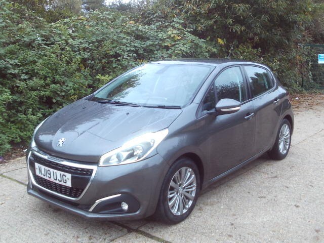 image for 2019 Peugeot 208 1.2 PureTech Signature 5dr Grey 68k Miles PSH Years MOT Warranty HATCHBACK Petro...