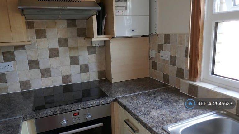 2 bedroom flat in Reading, Reading, RG30 (2 bed) (#2645523)