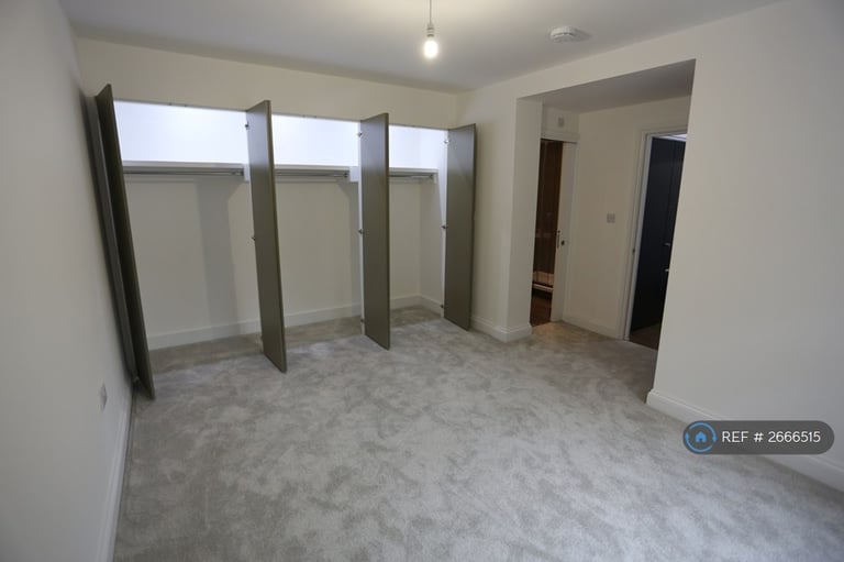2 bedroom flat in Fox Hill, London, SE19 (2 bed) (#2666515)