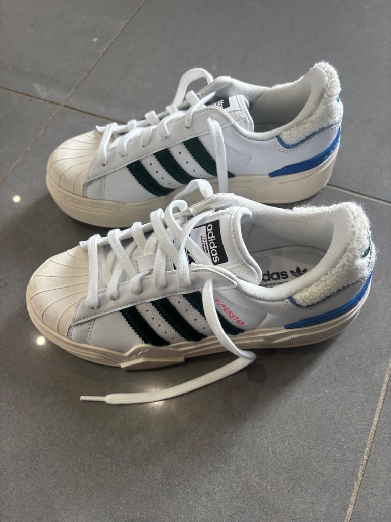 Adidas superstar size 4 