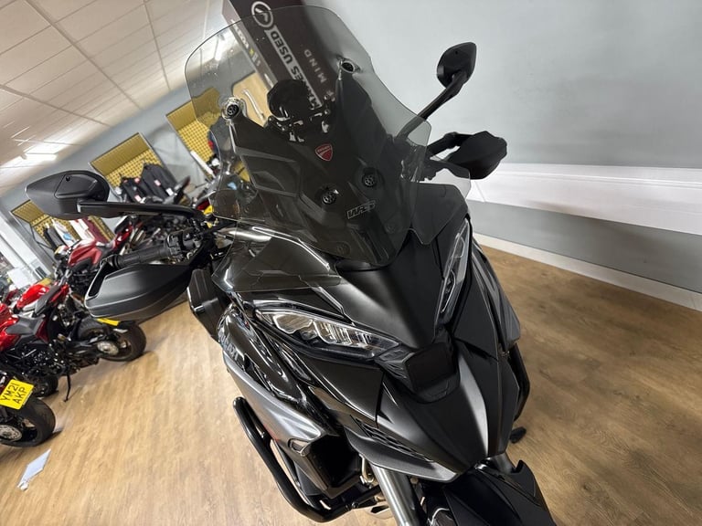 2025 Ducati Multistrada V4 S black Manual