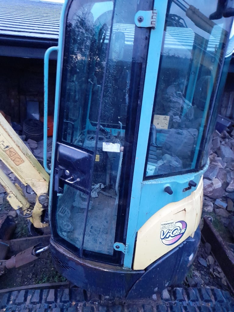 yanmarvio25 mini digger