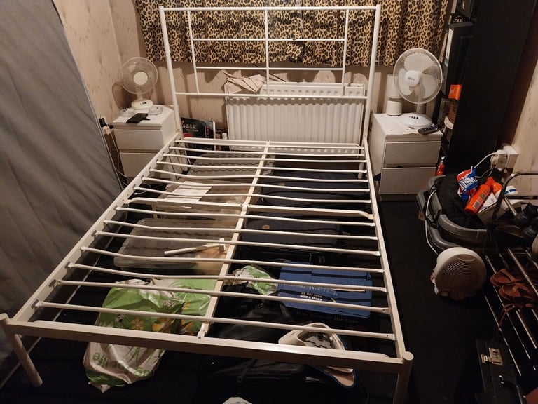 image for TUTUBULAR METAL DOUBLE BED NO MATTRESS £35