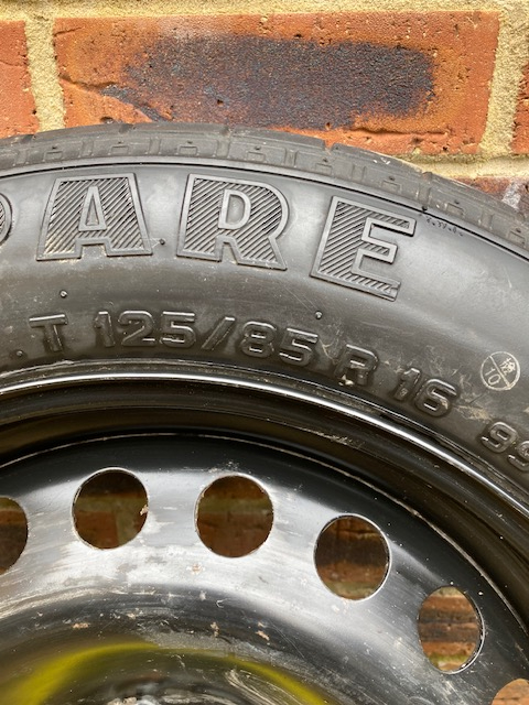 Volvo /Ford spacesaver rim and tyre