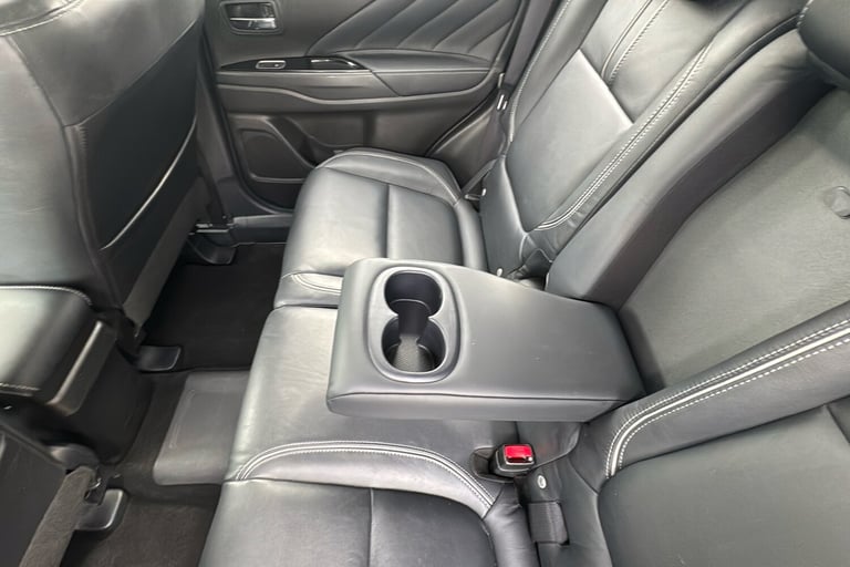  Mitsubishi Outlander PHEV 2.0h 12kwh 4hs Suv 5dr Petrol Plug In Hybrid CVT 4wd