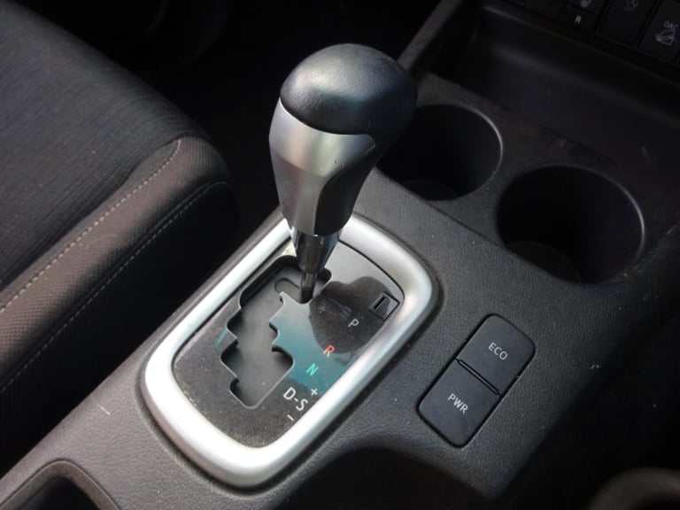 2024 73 REG TOYOTA HILUX INVINCIBLE D-4D 4WD DIESEL AUTO DAMAGED SALVAGE