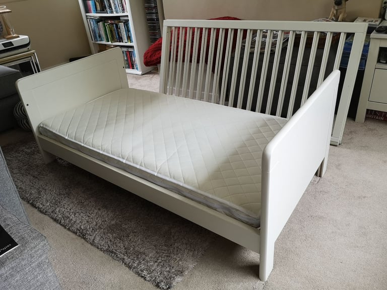 Mamas and Papas Coastline cot and junior bed