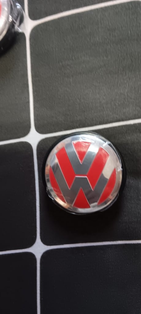 VW RED WHEEL CENTRE CAPS