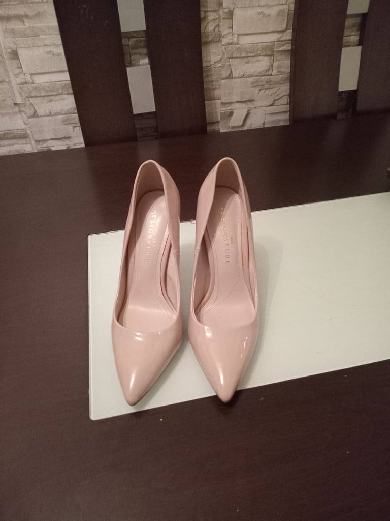 Nude heels size 5