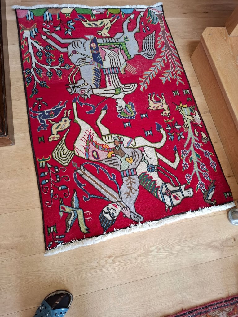 Wool rug with Hunting design