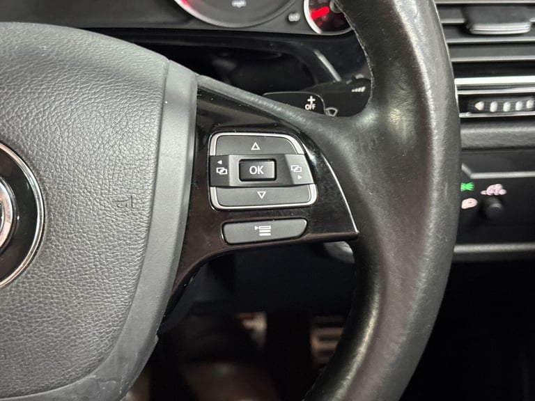 2015 Volkswagen Touareg 3.0 TDI V6 BlueMotion Tech R-Line Tiptronic 4WD Euro 6 (s/s) 5dr ESTATE D...