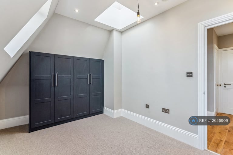 1 bedroom flat in Gidar House, Uxbridge, UB10 (1 bed) (#2656909)
