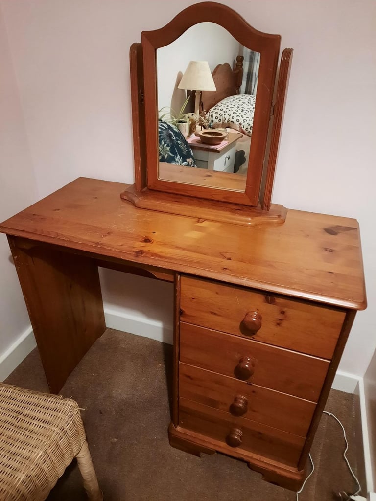 Pine dressing table with mirror
