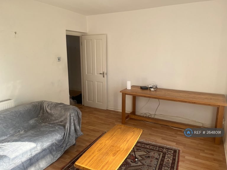 2 bedroom flat in Hartswood House, London, SW2 (2 bed) (#2648091)